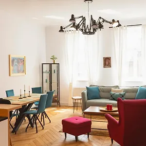 Tcf - Big With Free Garage Apartment